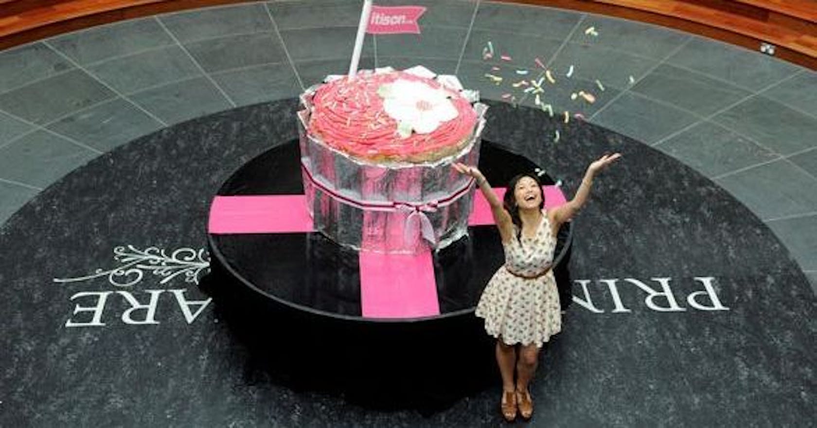 behold-the-world-s-largest-cupcake