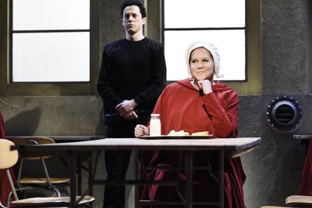 Watch Sex And The City Meet The Handmaids Tale In A Dark Snl Skit 