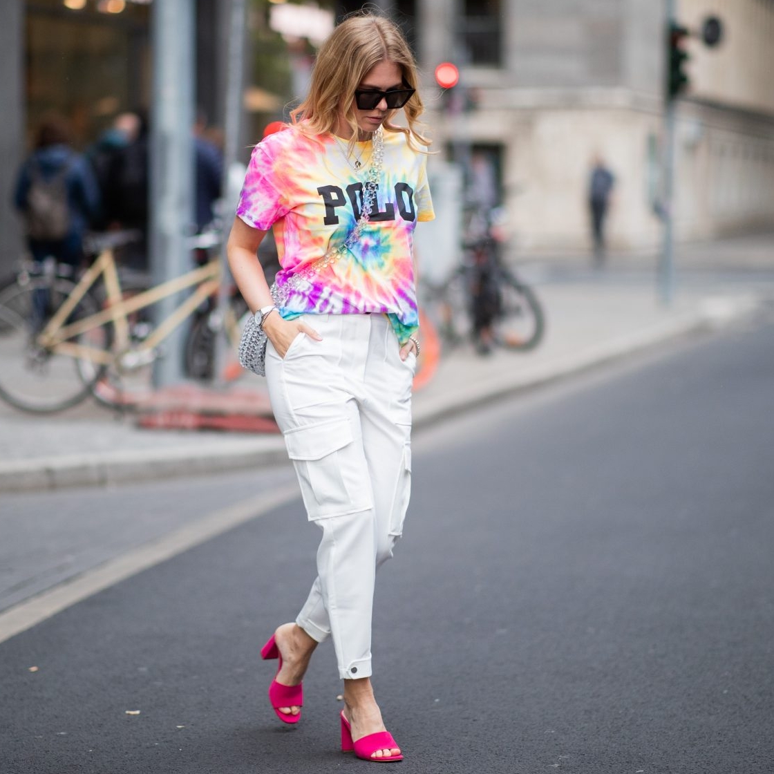 how do you tie dye a shirt at home