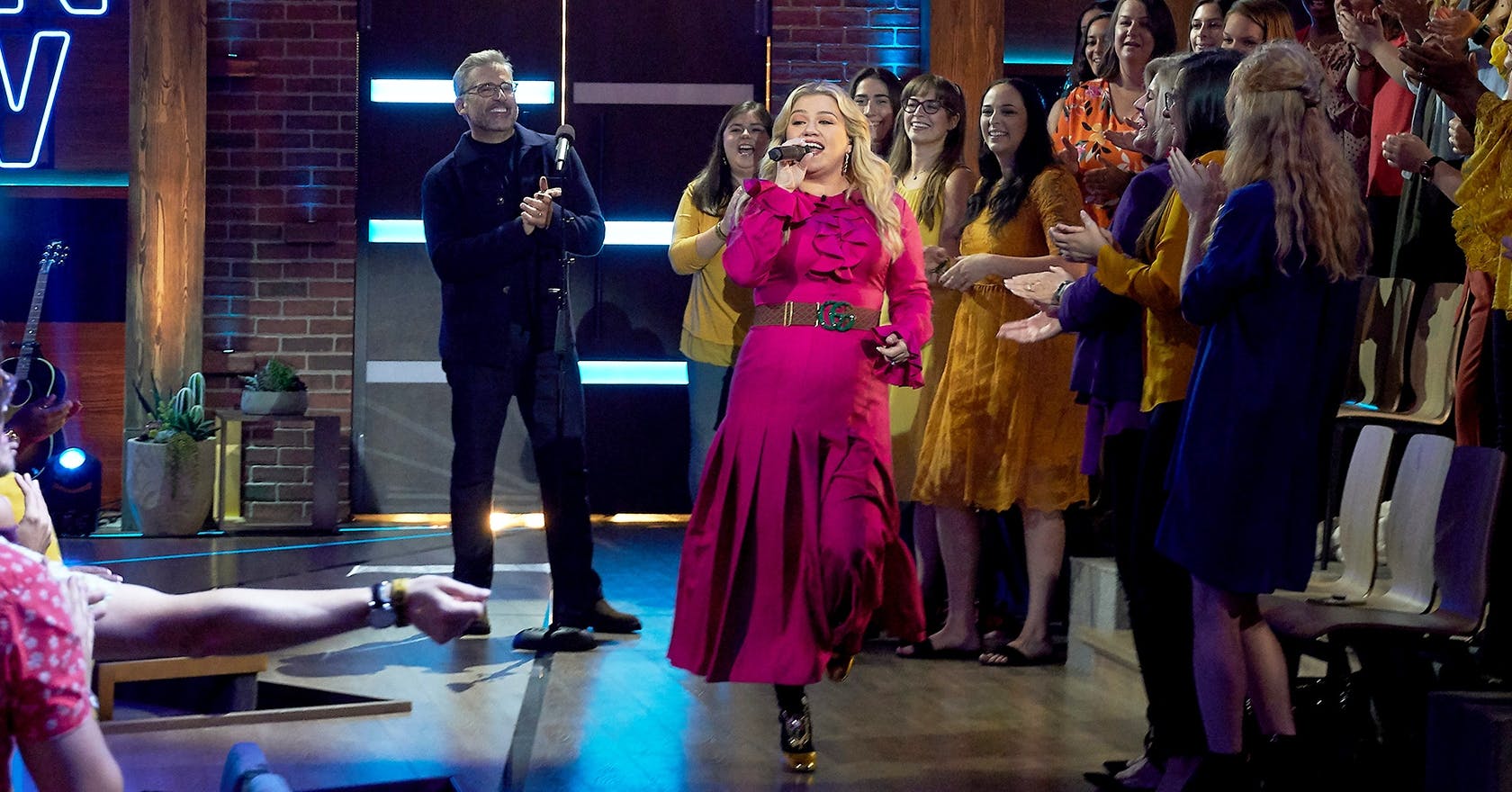 Steve Carell opens The Kelly Clarkson Show with iconic throwback