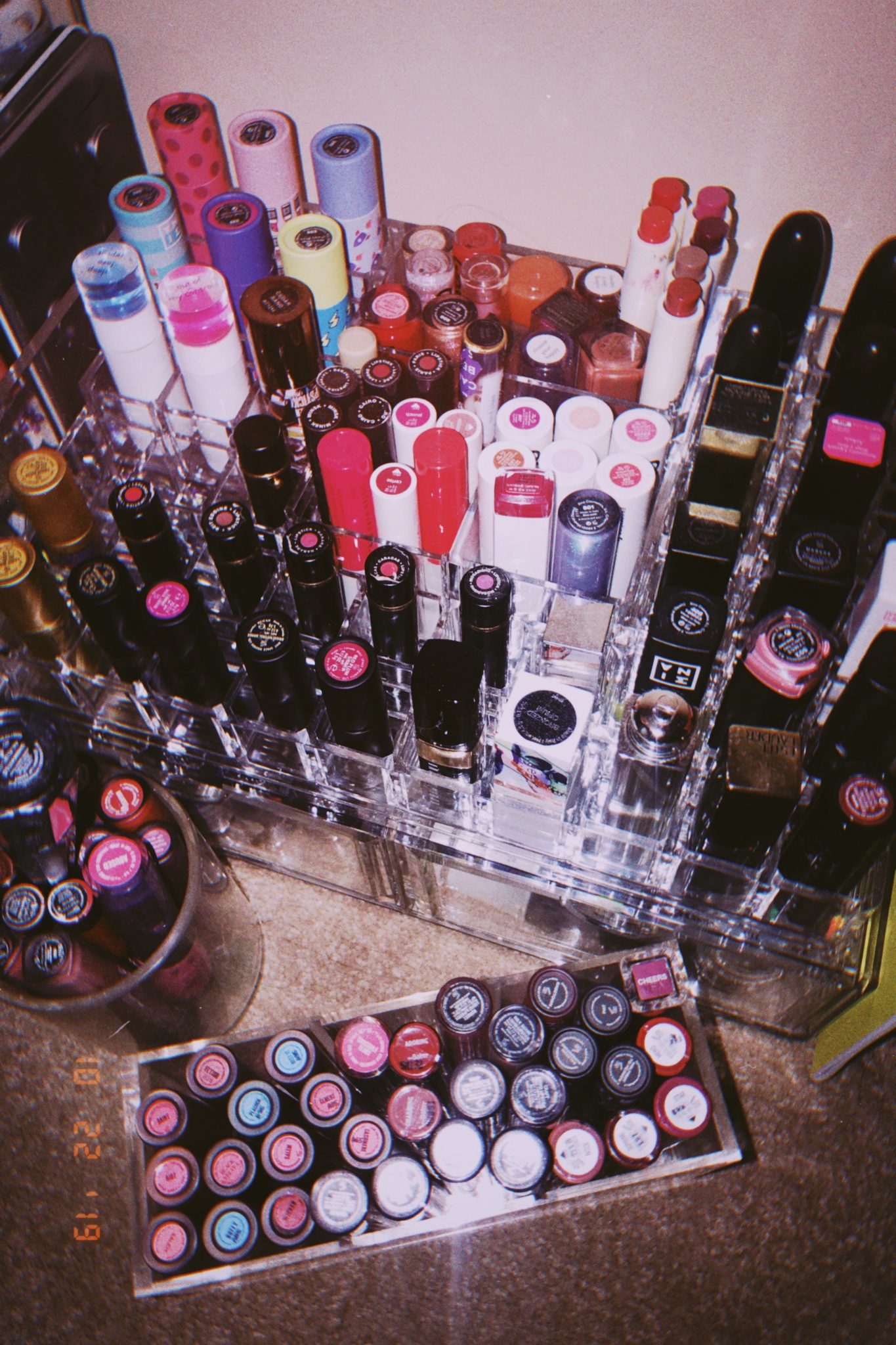 best way to store lipstick