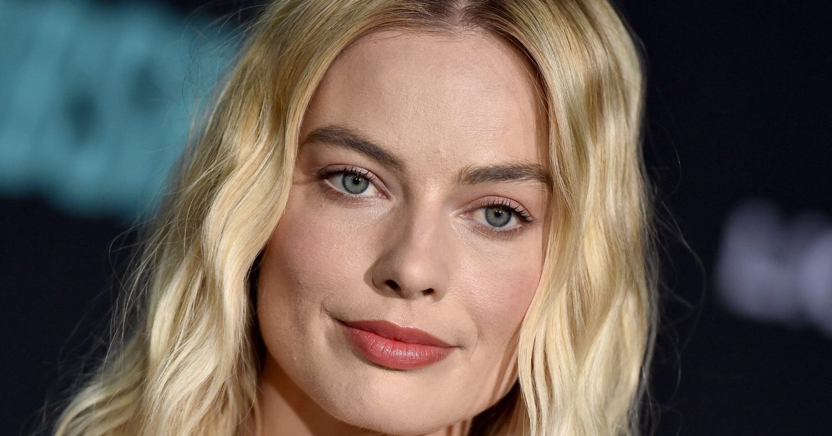 Why did Margot Robbie have a fake Twitter account?