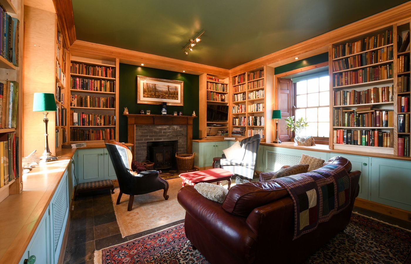 Best Airbnbs With Libraries For Book Lovers