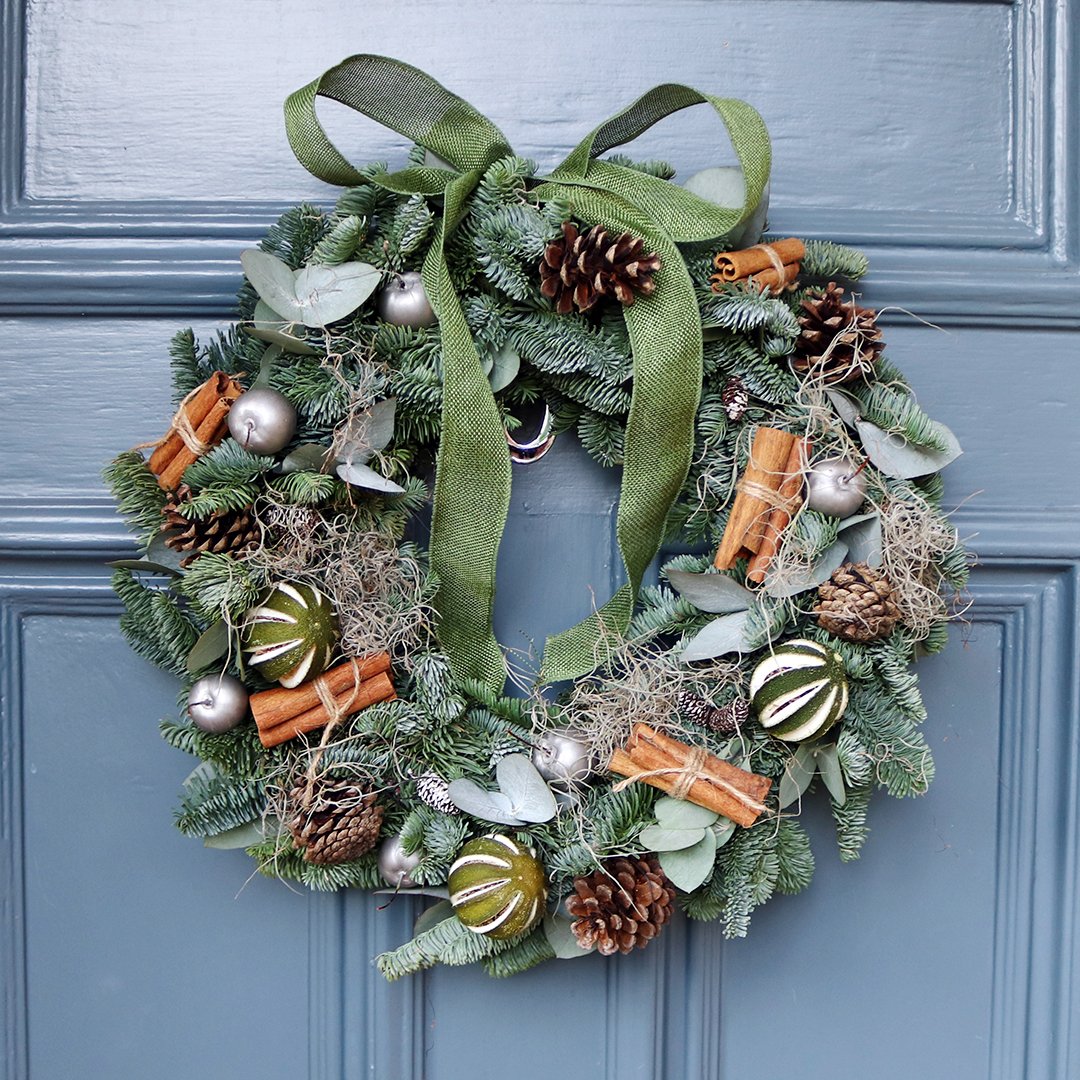 make christmas wreath        
        <figure class=