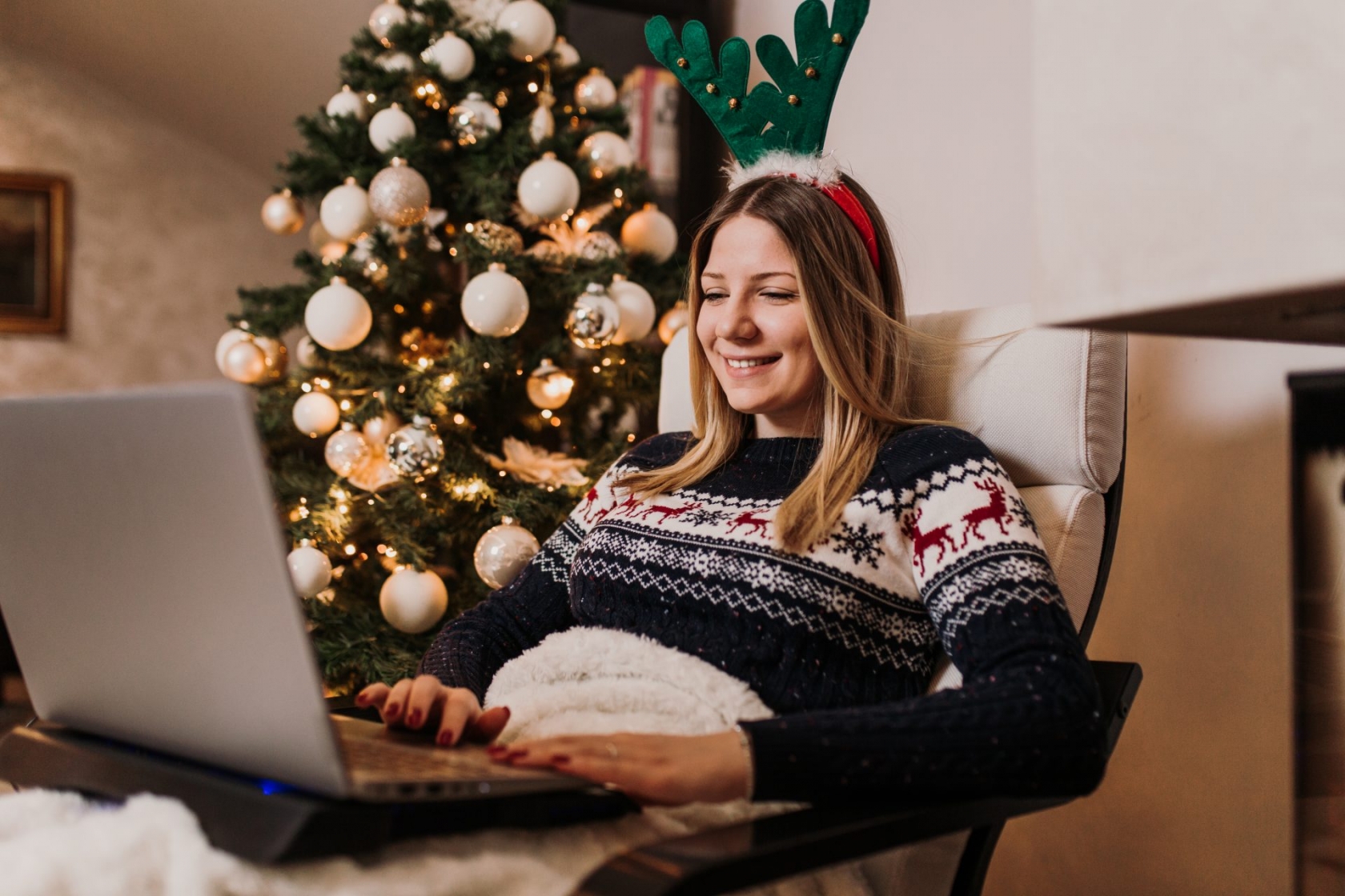 In a long distance relationship this Christmas? Here’s how to celebrate