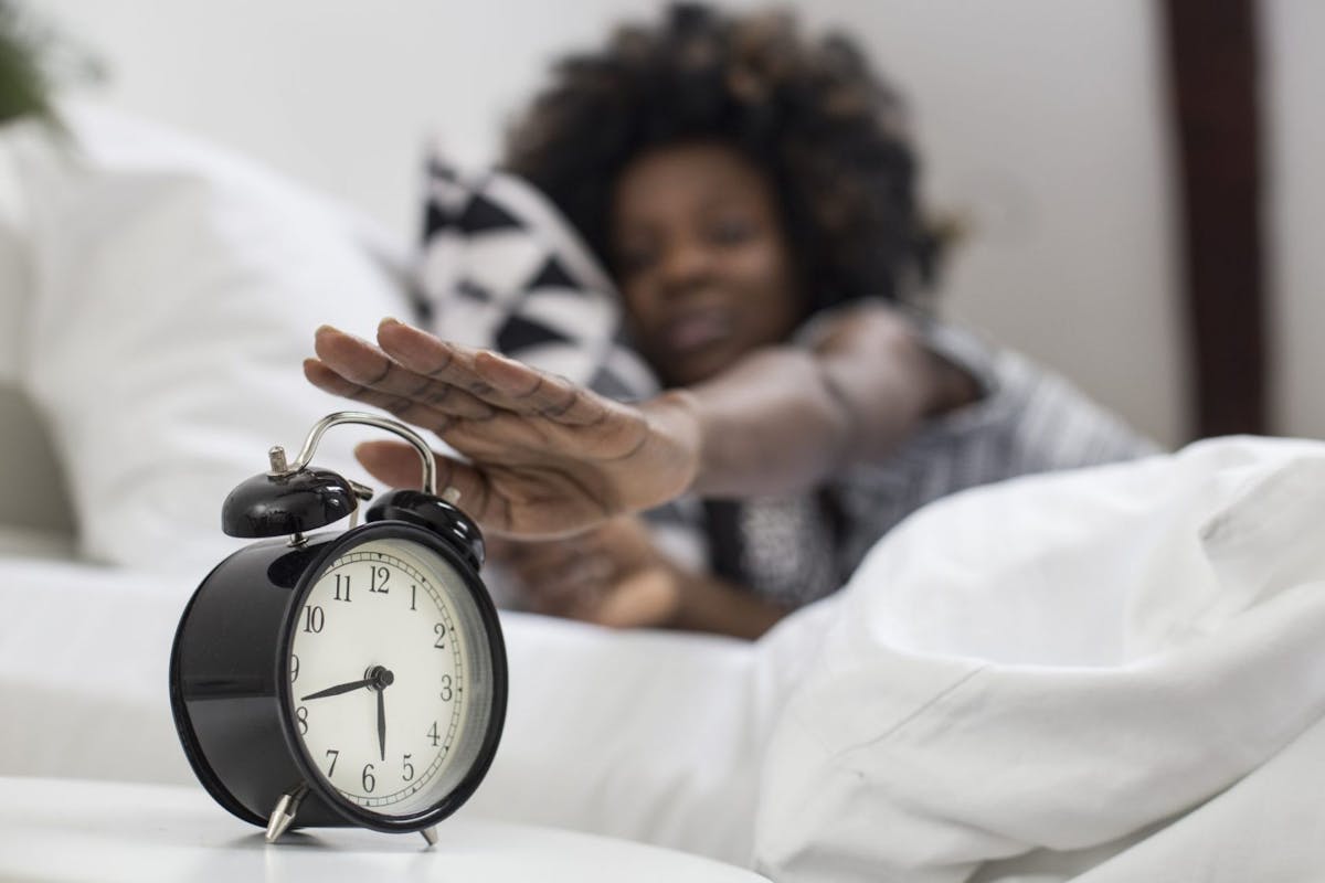 should-you-sleep-and-wake-up-at-the-same-time-every-day