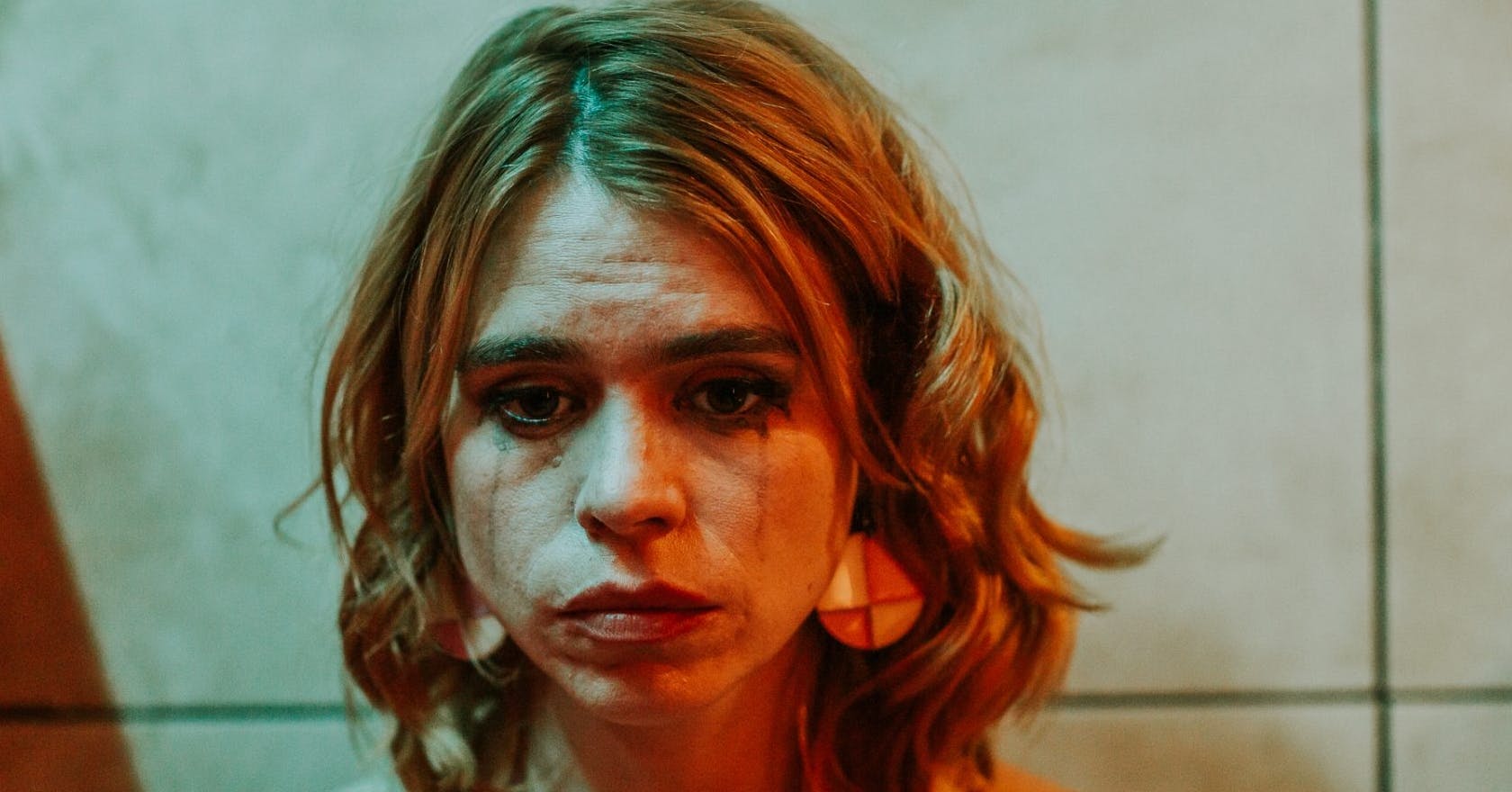 Rare Beasts Watch The Twisted Trailer For Billie Piper S New Drama Modern Love