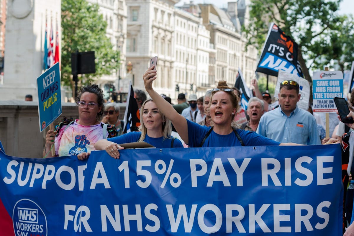 NHS pay rise: nurses respond to 3% proposal with ...