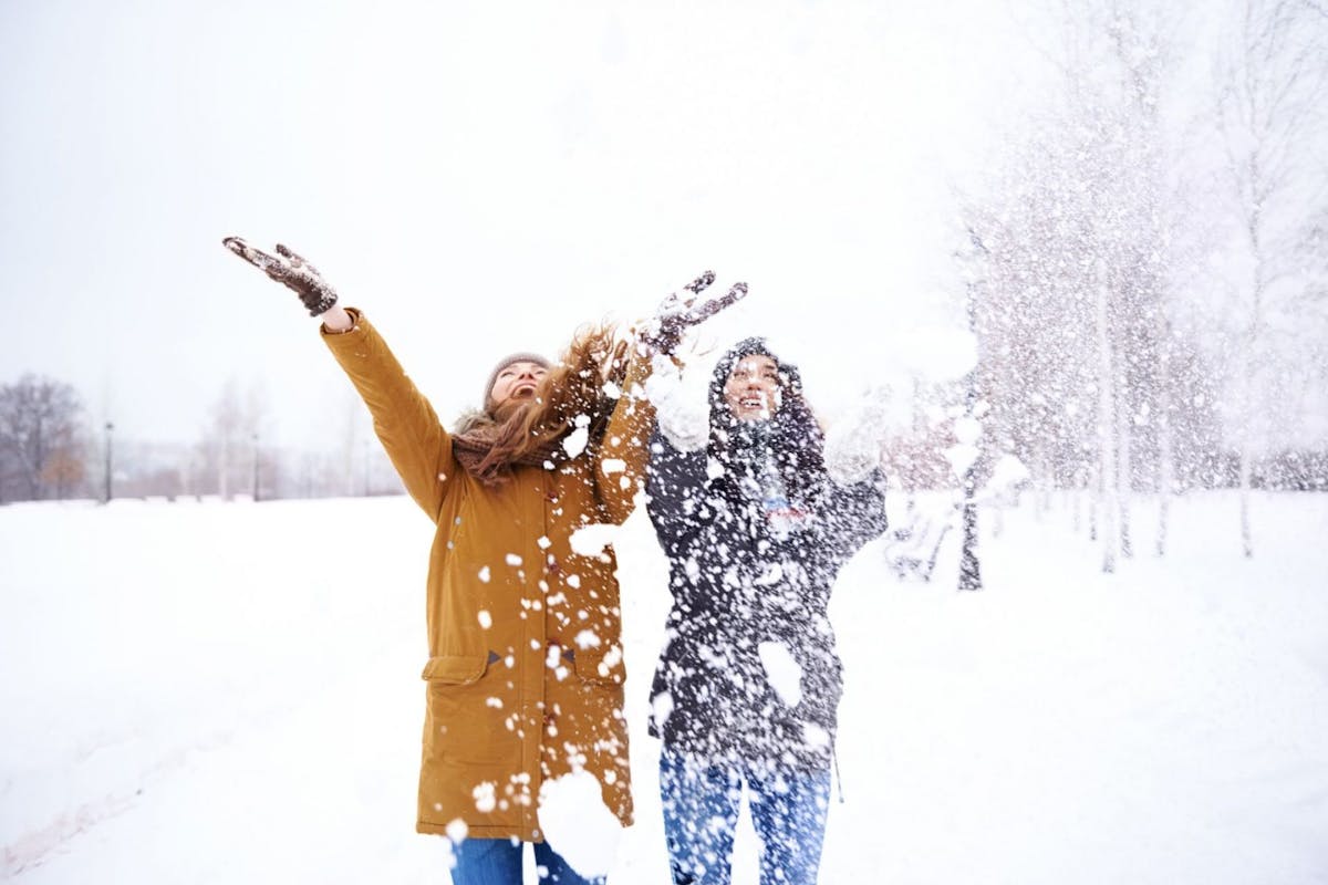 why-snow-boosts-our-mood-and-makes-us-feel-like-kids-again