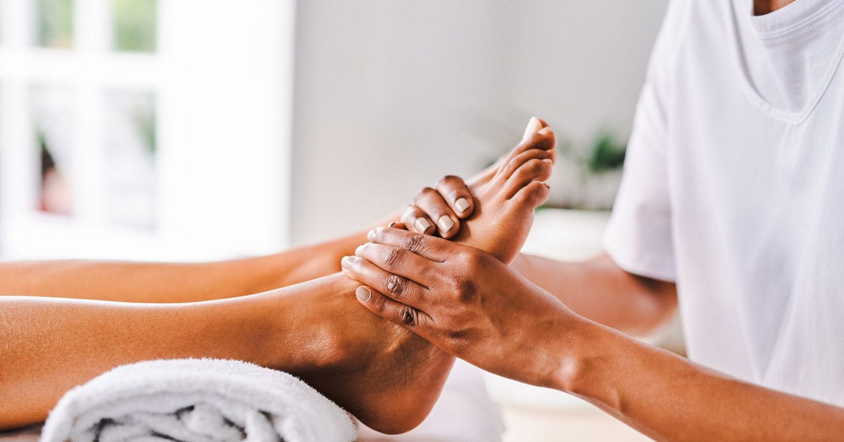 Reflexology Has A Range Of Benefits But What Is It And How Does It Work Trendradars 