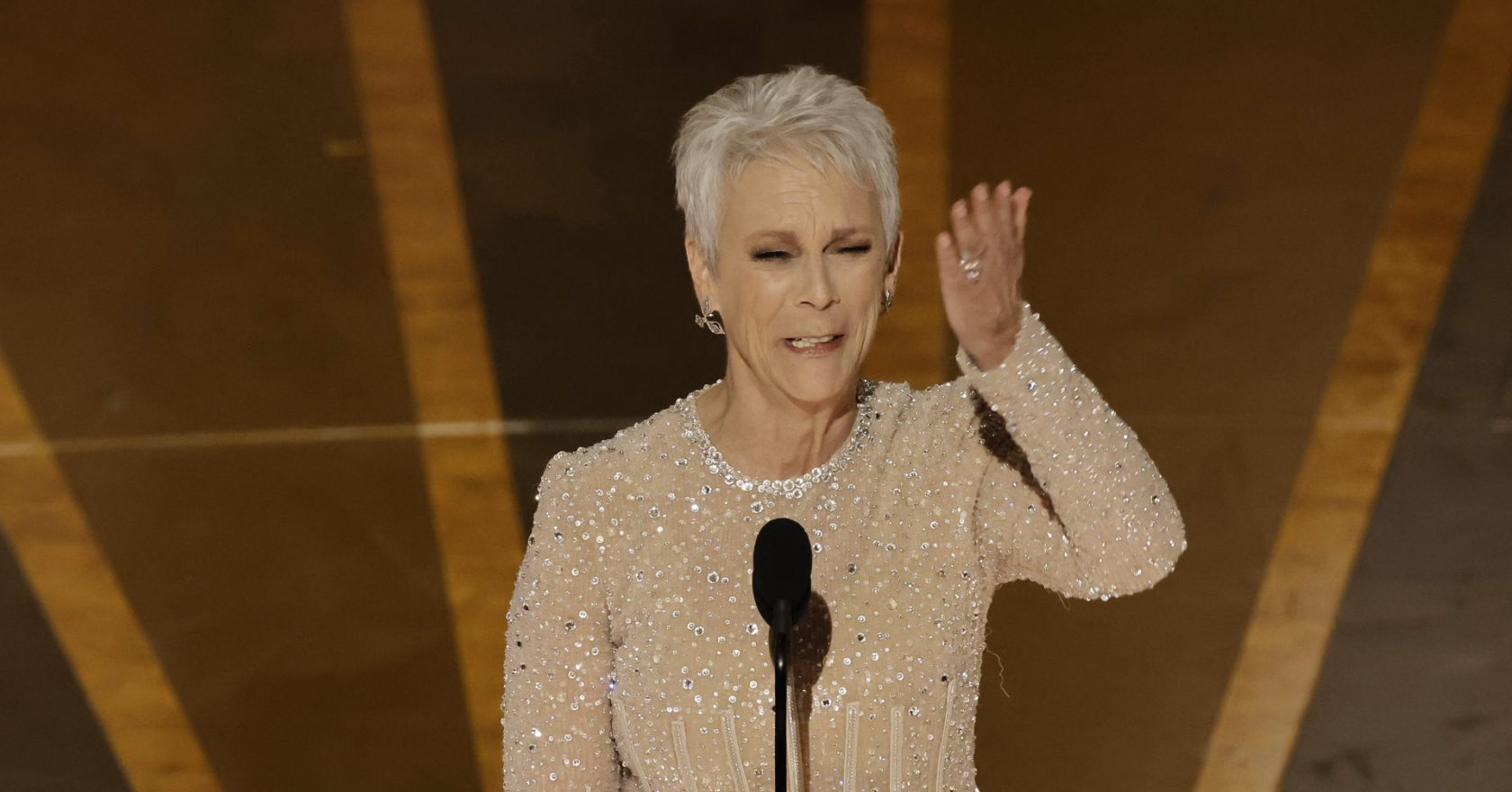 Jamie Lee Curtis Just Gave A Heartfelt Speech After Winning The Oscar